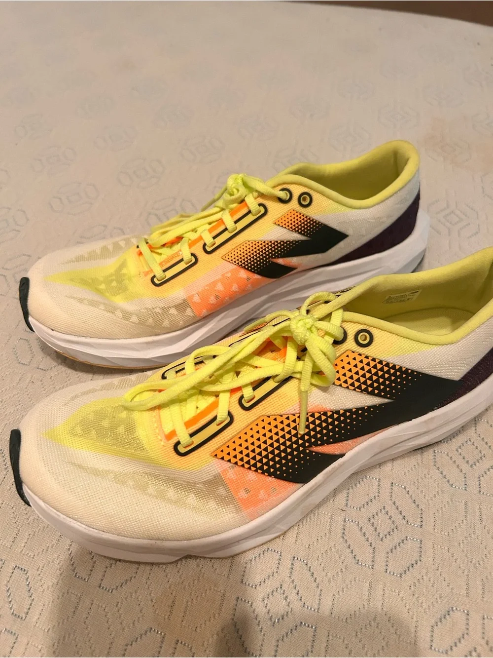 New balance fuel cell running sneaker